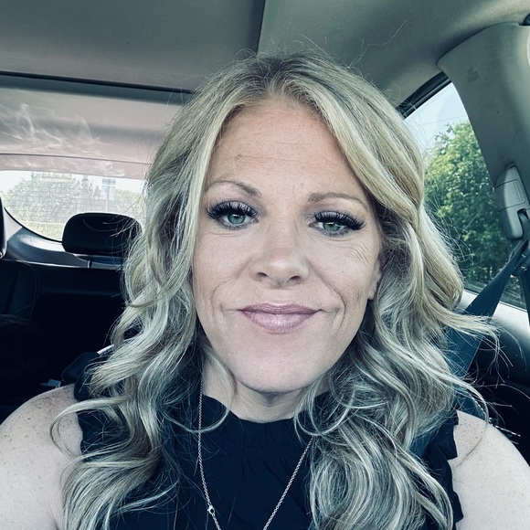 Meet your Posher, Christy - Picture 1 of 1